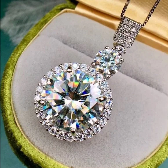 New 10 carats Diamond Moissanite Necklace - Picture 4 of 7